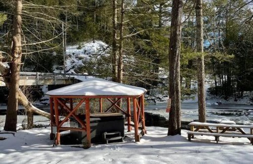 East Stroudsburg Casa | Poconos Pool Paradise