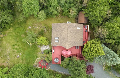 Long Pond Villa | Poconos Retreat Near pools, Lakes,Water parks,Casino and all shoppings,Game room