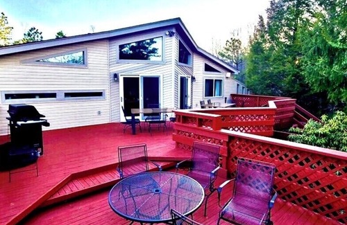 Long Pond Villa | Poconos Retreat Near pools, Lakes,Water parks,Casino and all shoppings,Game room