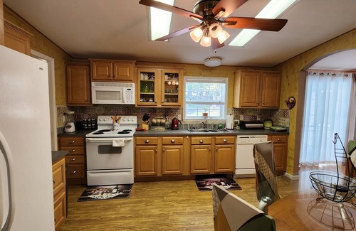 Wallenpaupauk Lake Estates Casa | Poconos Retreat: Pools, Sauna, Lake & Outdoor Fun