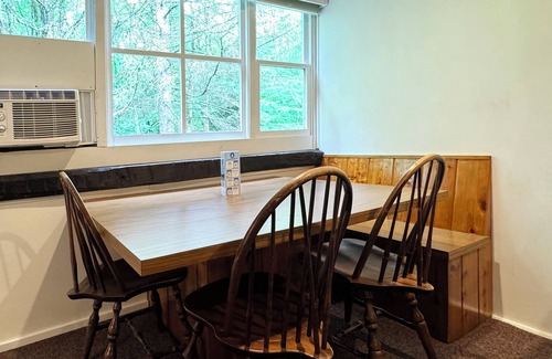 Reeders Casa | Poconos Rustic 1BR in the Poconos on Private Resort