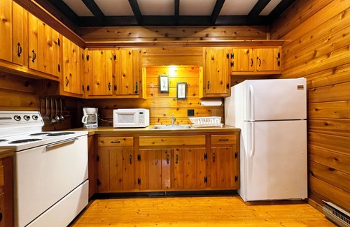Reeders Casa | Poconos Rustic 1BR in the Poconos on Private Resort