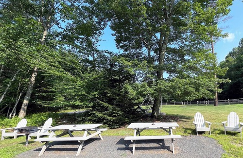 Reeders Casa | Poconos Rustic 1BR in the Poconos on Private Resort