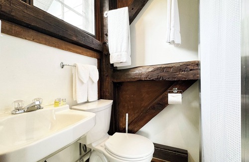 Reeders Casa | Poconos Rustic 2BR in the Poconos on Private Resort