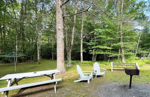 Reeders Casa | Poconos Rustic Studio Apartment in the Poconos on Private Resort