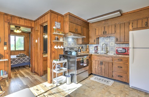 Sciota Cabaña | Poconos Tranquility—near skiing, pet-friendly