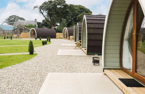 Armoy Cabaña | POD 4, romantic, with a garden in Ballycastle