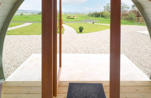 Armoy Cabaña | POD 4, romantic, with a garden in Ballycastle
