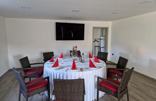 Ormoz Casa | POD OREHI - Hiša na podeželju - RAZPRŠENI HOTEL Jeruzalem Slovenija
