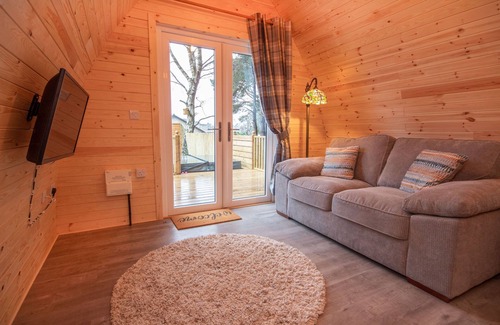 Elgin Cabina | Pod with hot tub in Llanbryde near Elgin
