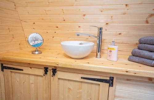 Elgin Cabina | Pod with hot tub in Llanbryde near Elgin