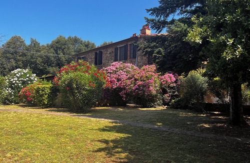 Gavorrano Apartamento | Podere Gli Scopai - Wohnung Nr. 1 mit Großem Garten und Schwimmbad