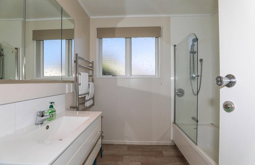 Owhata Casa | Poet's Corner - 3 Bedrooms | 1 Bathroom in Poet's Corner