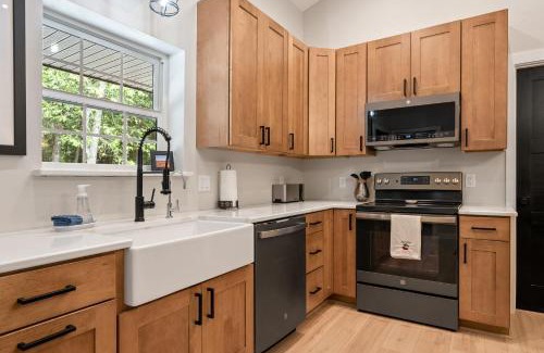 Egg Harbor Casa | Point Beach Cottage by Simple Life Rentals