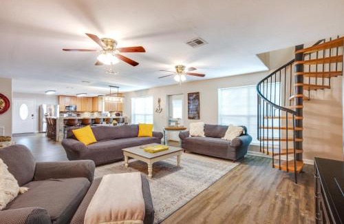 Pointblank Casa | Point Blank Vacation Rental with Large Patio!