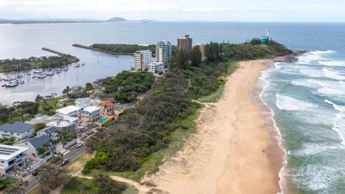 Buddina Apartamento | Point Cartwright Penthouse - Ocean and River Views