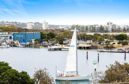 Buddina Apartamento | Point Cartwright Penthouse - Ocean and River Views