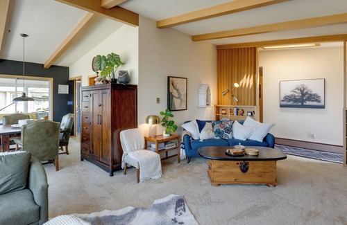 Point Roberts Cabaña | Point Roberts Cottage w/ Ocean Views + Hot Tub!