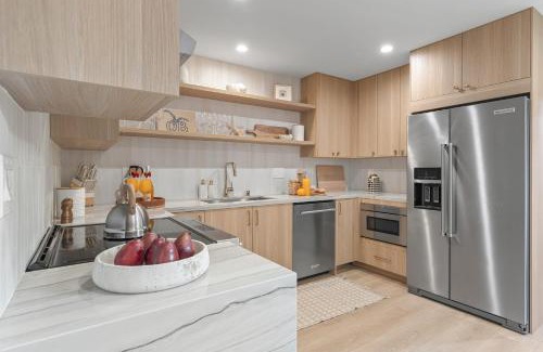 Point Loma Heights Casa | Point View Luxe by AvantStay 5BR Coastal Stay w En-suites Kitchen