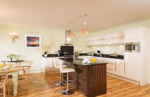 Winnard's Perch Casa | PointBreak Sleeps 12 & hot tub-Great for large groups!