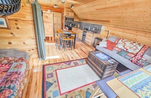 Hovland Apartamento | Points Unknown Guest Suite - Unique Lodging Experience with Sled Dogs