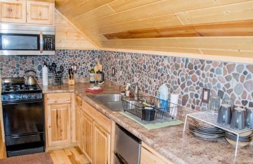 Hovland Apartamento | Points Unknown Guest Suite - Unique Lodging Experience with Sled Dogs