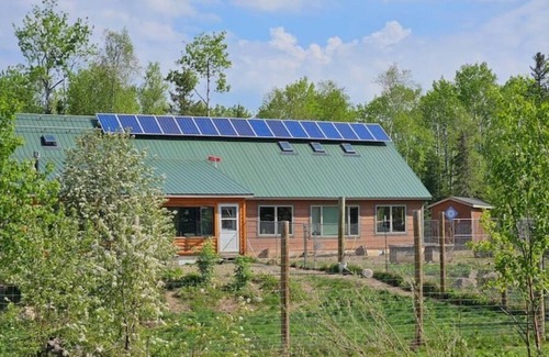 Hovland Apartamento | Points Unknown Guest Suite - Unique Lodging Experience with Sled Dogs