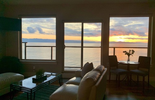 Otter Point Cabina | Points West Oceanfront Rooftop suite