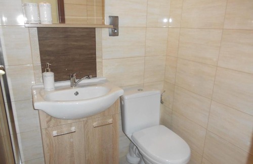 Rusinowo Casa | Pokój dwuosobowy nr 3 z prywatną łazienką L. Wójtowicz