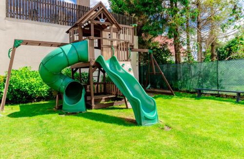 Ostrowo Casa | Pokoje Gościnne Raf-Tur - Sala Zabaw, Grill - Idealny dla rodzin z dziećmi