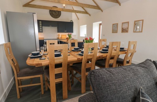 Gunwalloe Cabaña | POL VIEW, family friendly, character holiday cottage in Helston