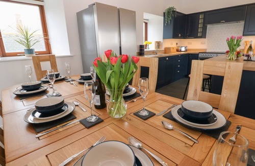 Gunwalloe Cabaña | POL VIEW, family friendly, character holiday cottage in Helston