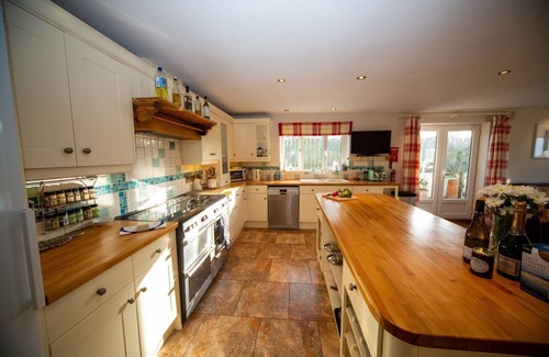 Trevone Casa | Polcarrek contemporary holiday home with parking and garden. Balcony with rural views