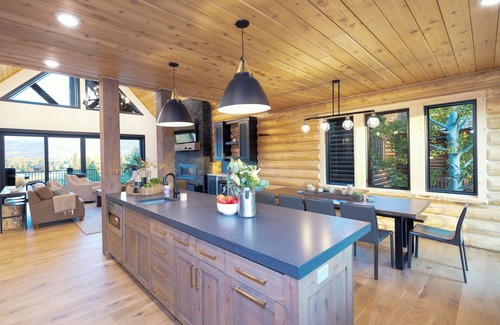 Victor Casa | Pole Canyon Cabin. 5 bedroom Mountain Modern Luxury Cabin In Victor ID!