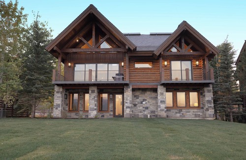 Victor Casa | Pole Canyon Cabin. 5 bedroom Mountain Modern Luxury Cabin In Victor ID!