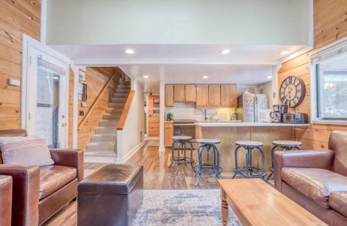 Overlook Park Casa | Pole House 15 - Meredith Lodging