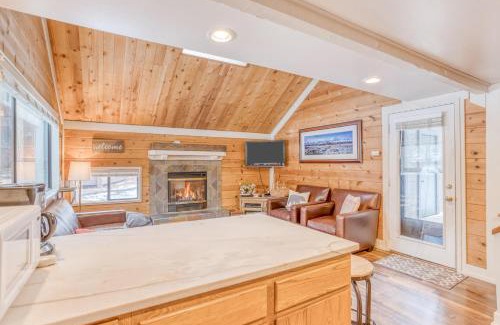 Overlook Park Casa | Pole House 15 - Meredith Lodging