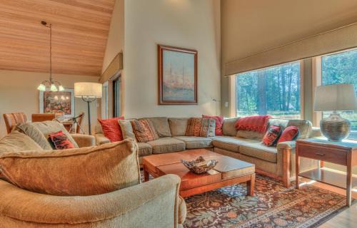Overlook Park Casa | Pole House - Unit 1