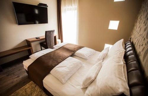 Balatonszarszo Hotel | Pole Position Beach Hotel
