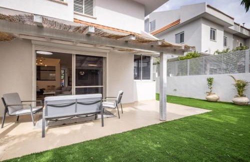 Netanya Villa | Poleg Serenity Villa with Shelter by Sea N' Rent