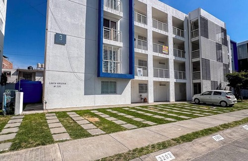 León Apartamento | Poliforum Modern 2BR Modern Apartment
