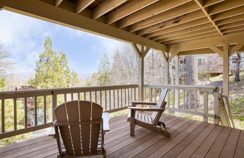 Lake Arrowhead Cabaña | Pollock by Avantstay Stunning Views w/ Movie Room, Hot Tub, Game Room & Large Balcony