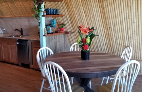 Freeport Casa | Polynesian Paradise - Summer Specials!