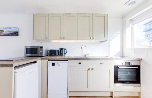 Polzeath Cabaña | Polzeath 2 Bedroom Renovated Cottage by Beach