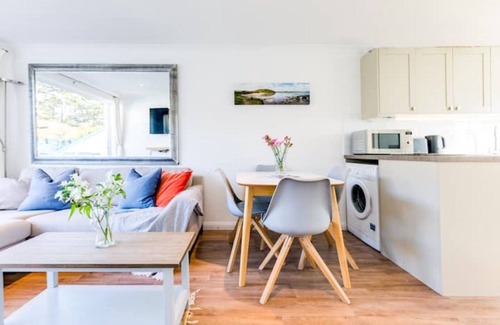 Polzeath Cabaña | Polzeath 2 Bedroom Renovated Cottage by Beach