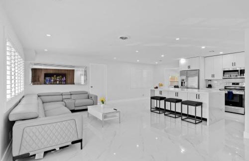 Survey Creek Casa | Pompano Gem, 1 mi to Beach & 12 Pickleball courts