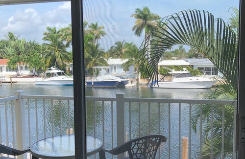 Harbor Village Condominio | Condominio luminoso en un complejo tranquilo para no fumadores, con vista a la costa