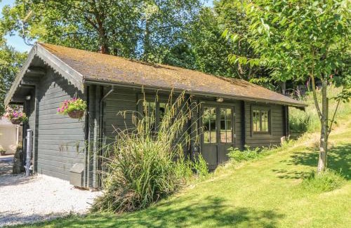 Mabe Casa | Pond Cabin