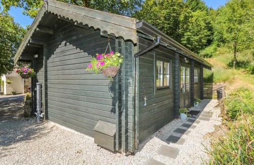 Mabe Casa | Pond Cabin