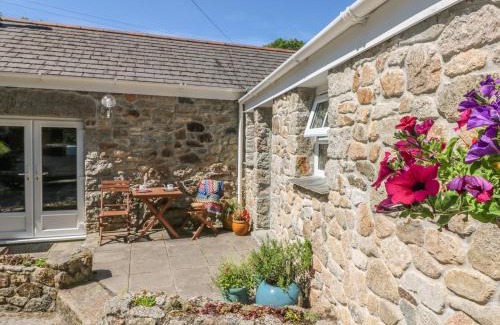 Mabe Casa | Pond Cottage